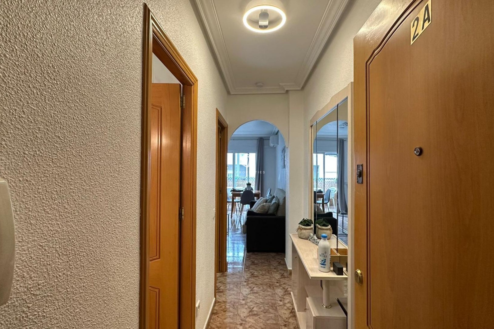 Aus zweiter Hand - Wohnung -
Torrevieja - Estacion de autobuses