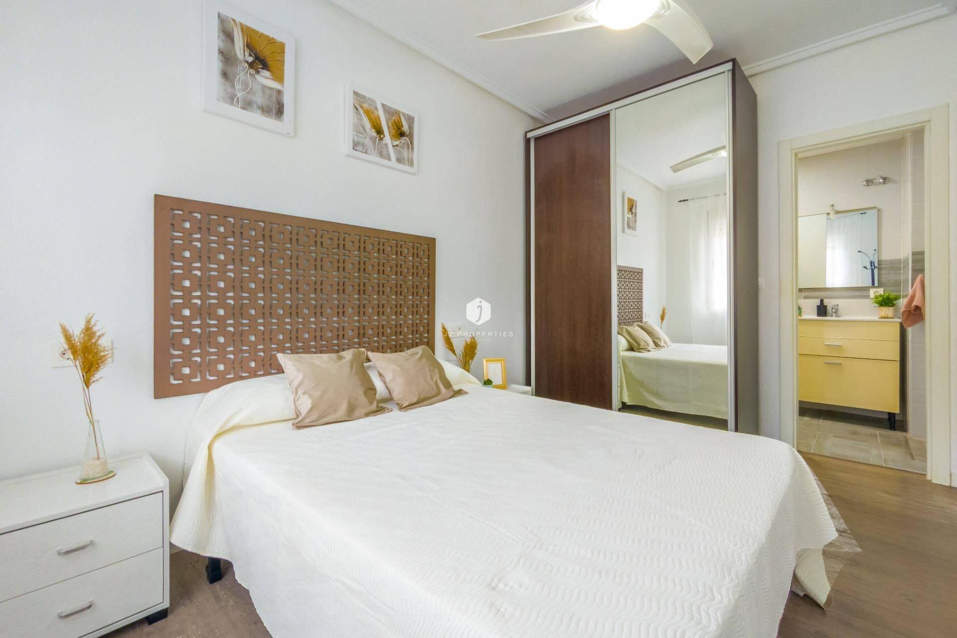 Aus zweiter Hand - Wohnung -
Torrevieja - Estacion de autobuses