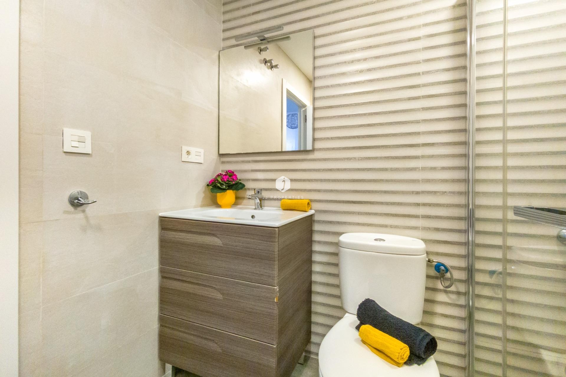 Aus zweiter Hand - Wohnung -
Torrevieja - Estacion de autobuses