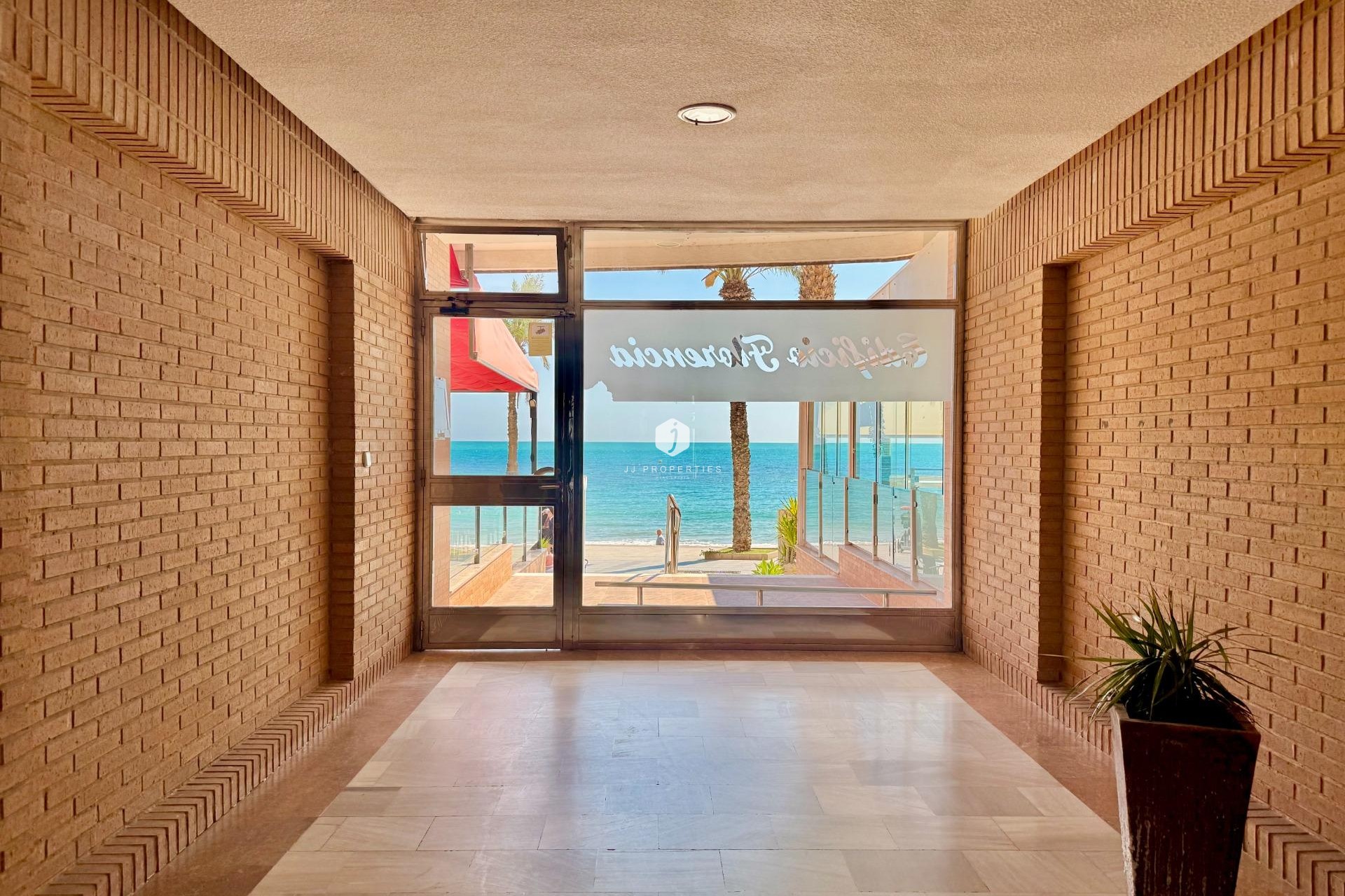 Aus zweiter Hand - Wohnung -
Torrevieja - Estacion de autobuses