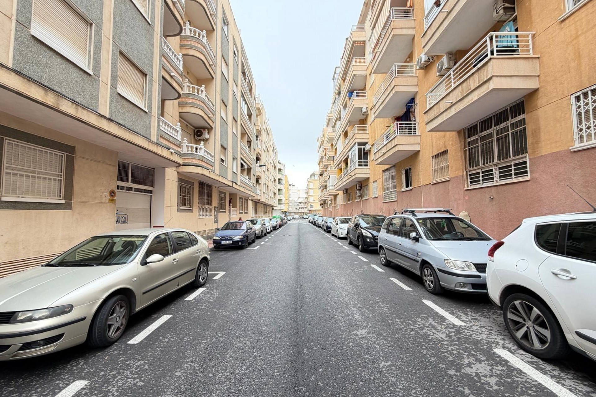 Aus zweiter Hand - Wohnung -
Torrevieja - Estacion de autobuses