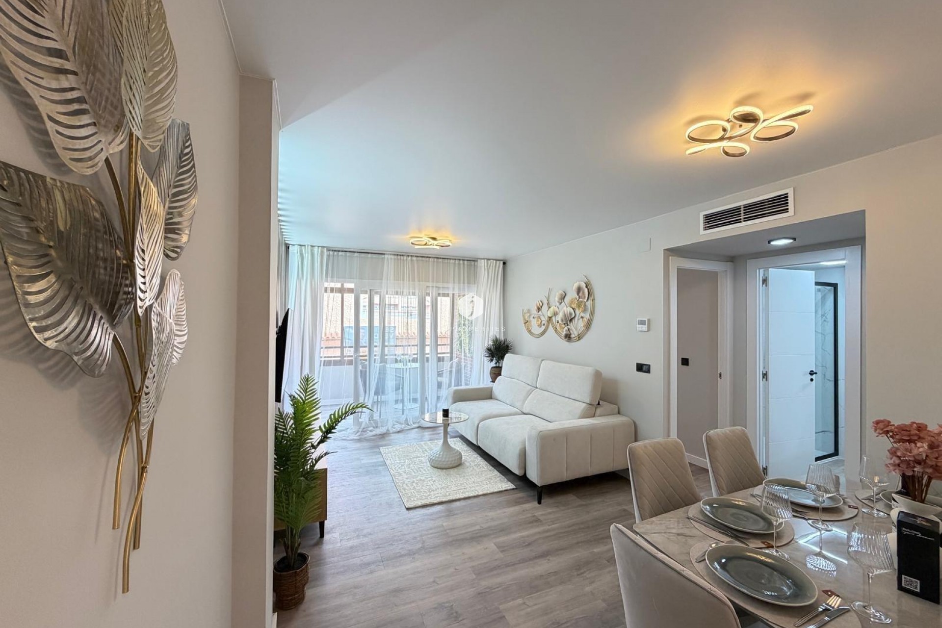 Aus zweiter Hand - Wohnung -
Torrevieja - Estacion de autobuses
