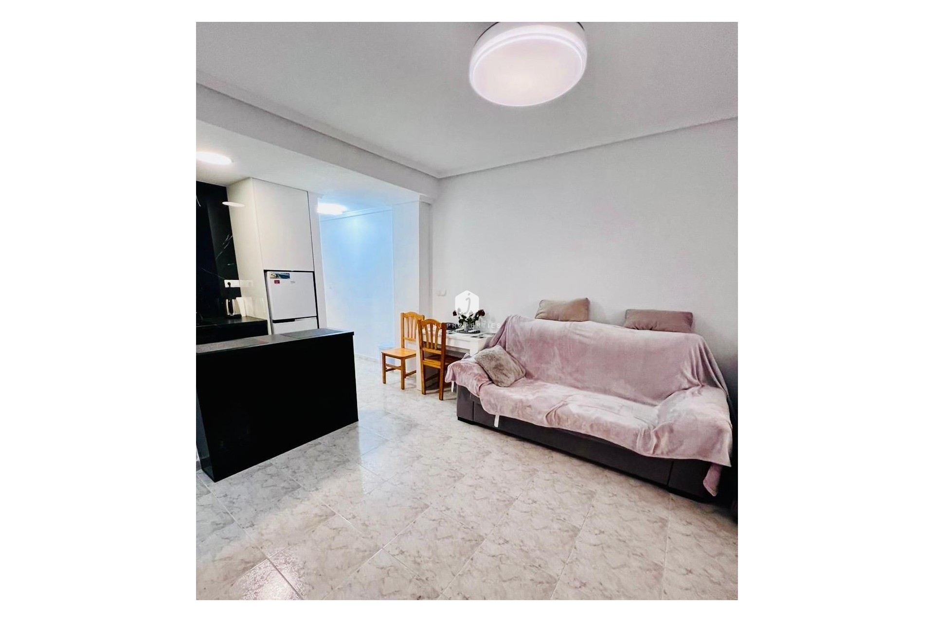 Aus zweiter Hand - Wohnung -
Torrevieja - Estacion de autobuses