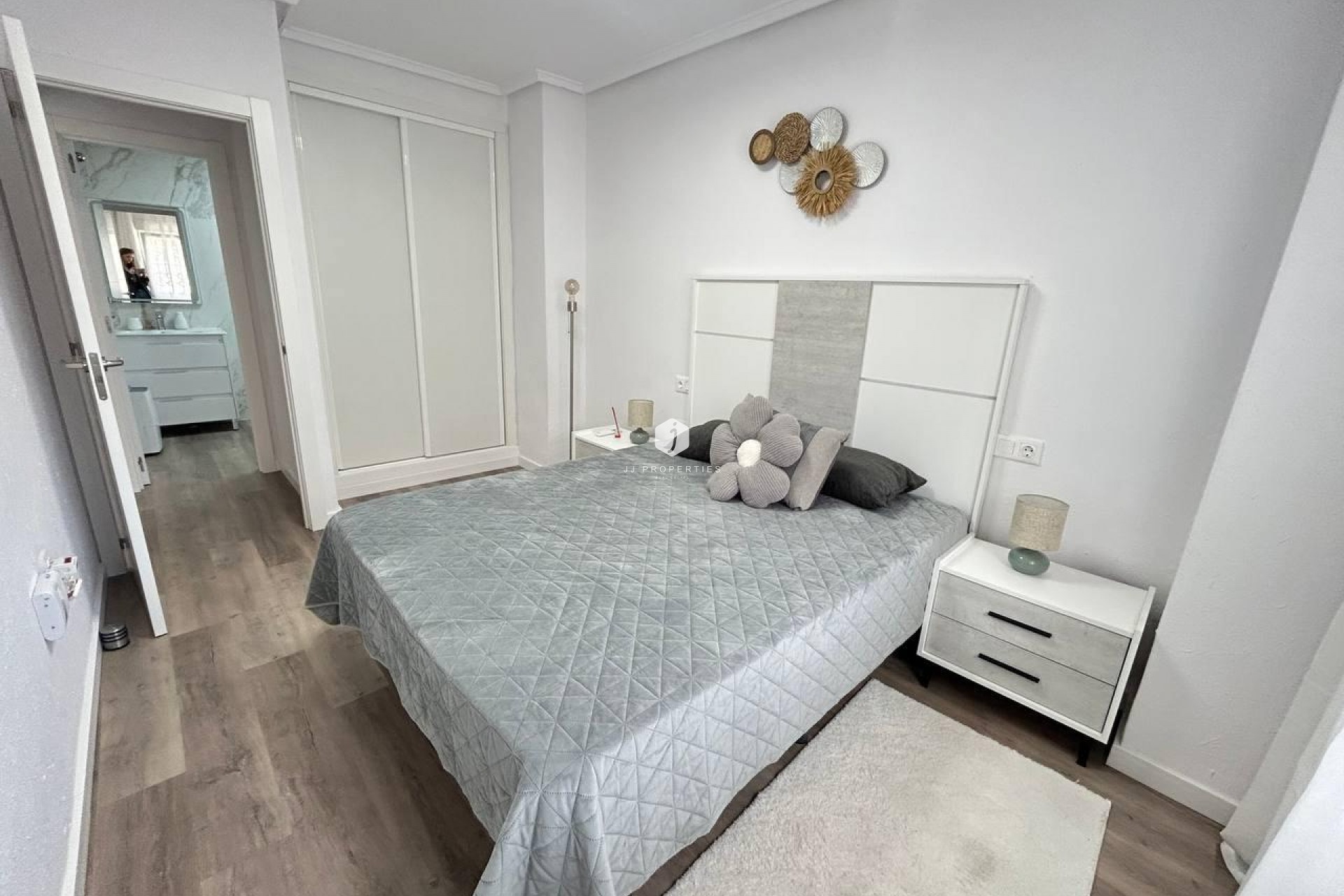 Aus zweiter Hand - Wohnung -
Torrevieja - Estacion de autobuses