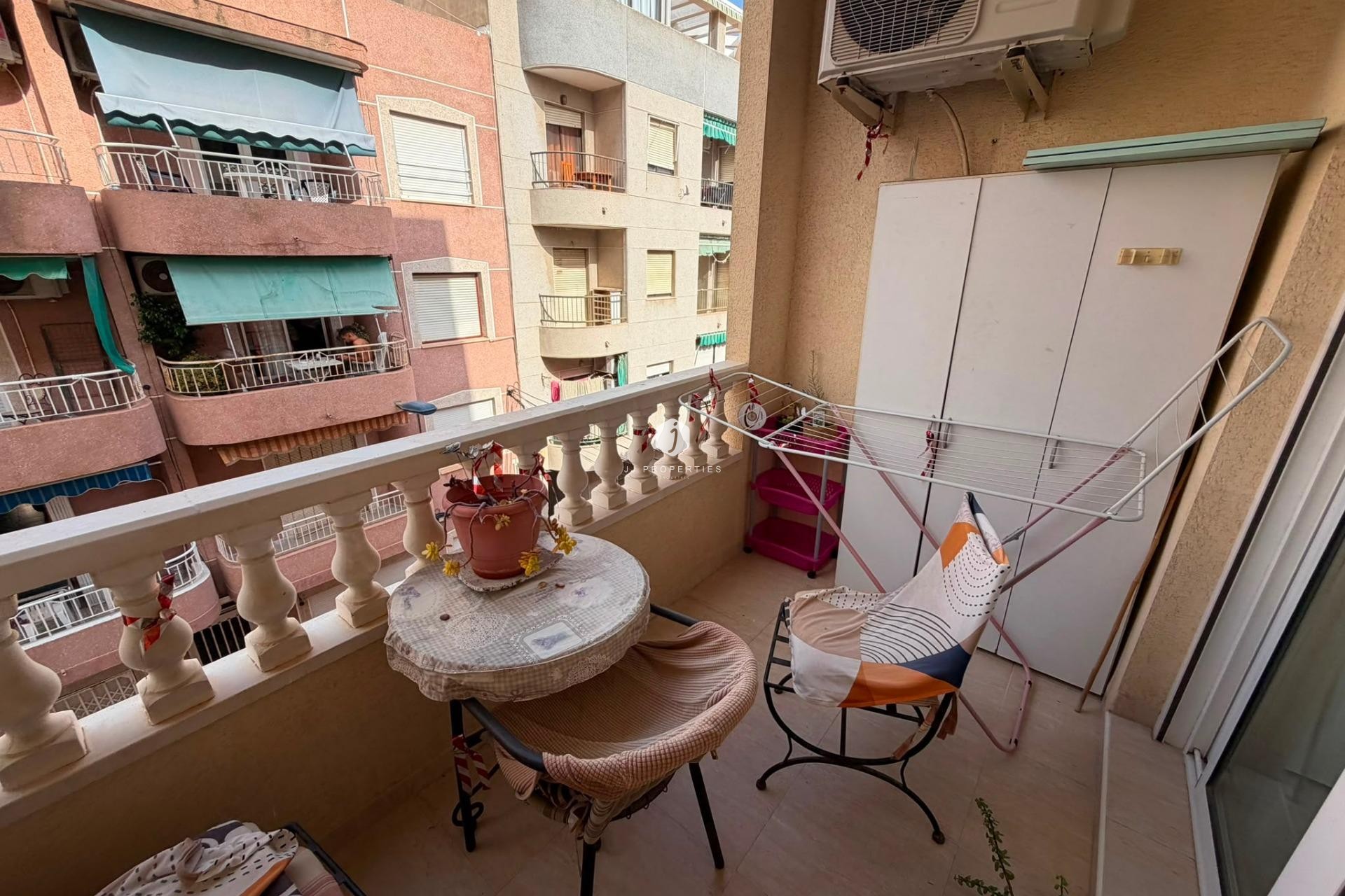 Aus zweiter Hand - Wohnung -
Torrevieja - Estacion de autobuses