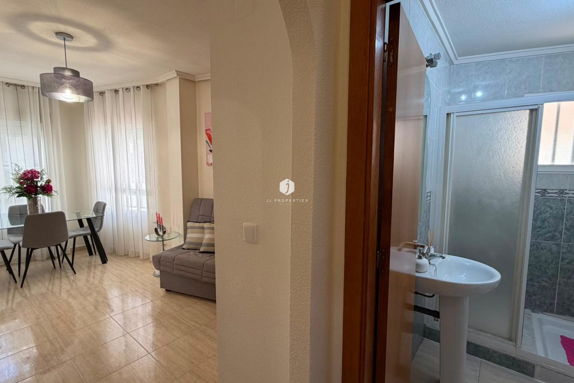 Aus zweiter Hand - Wohnung -
Torrevieja - Estacion de autobuses