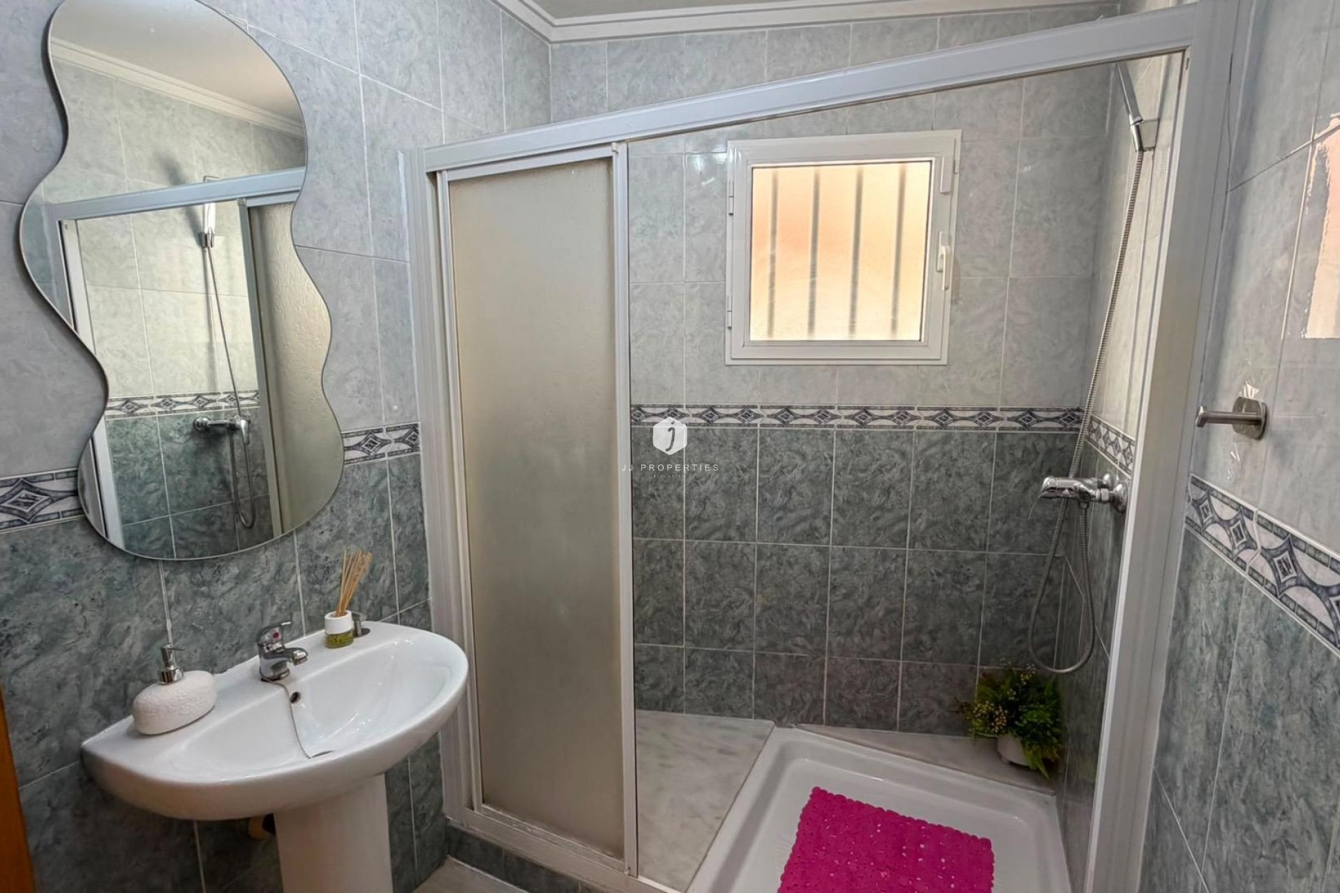 Aus zweiter Hand - Wohnung -
Torrevieja - Estacion de autobuses