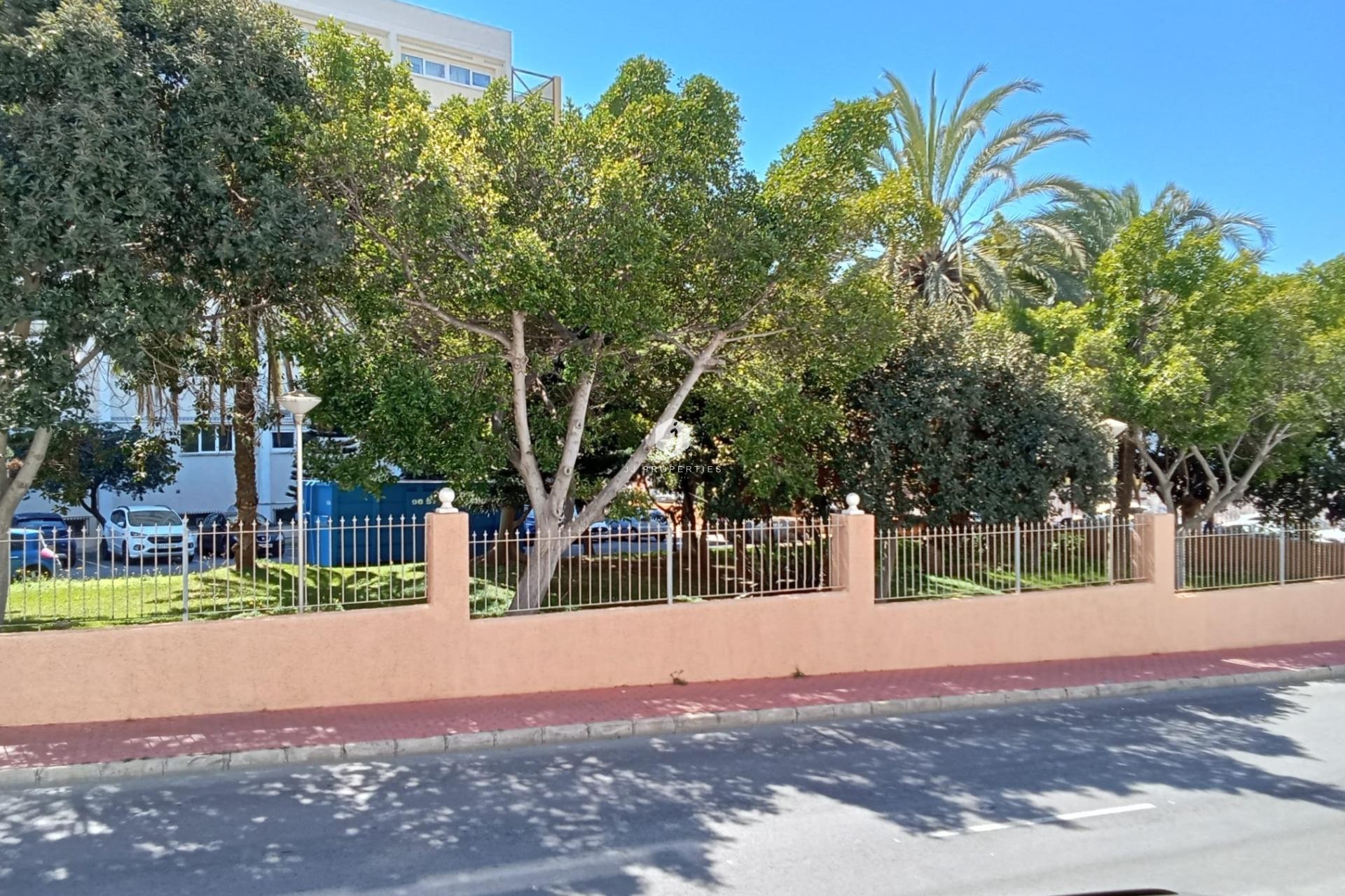 Aus zweiter Hand - Wohnung -
Torrevieja - Estacion de autobuses