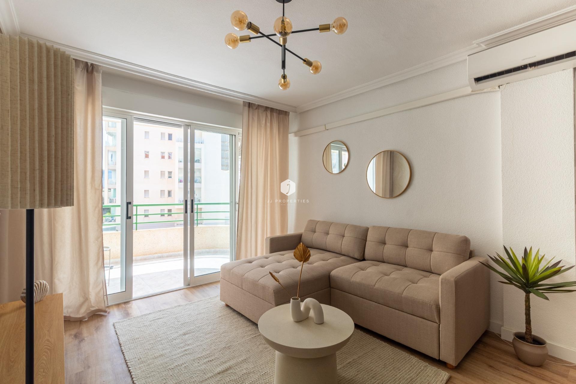 Aus zweiter Hand - Wohnung -
Torrevieja - La Mata Pueblo