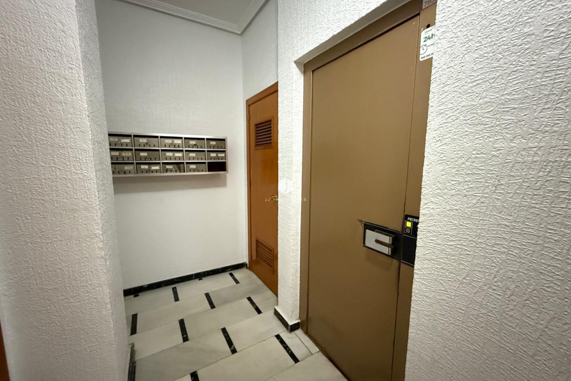 Aus zweiter Hand - Wohnung -
Torrevieja - Las Piscinas Naturales