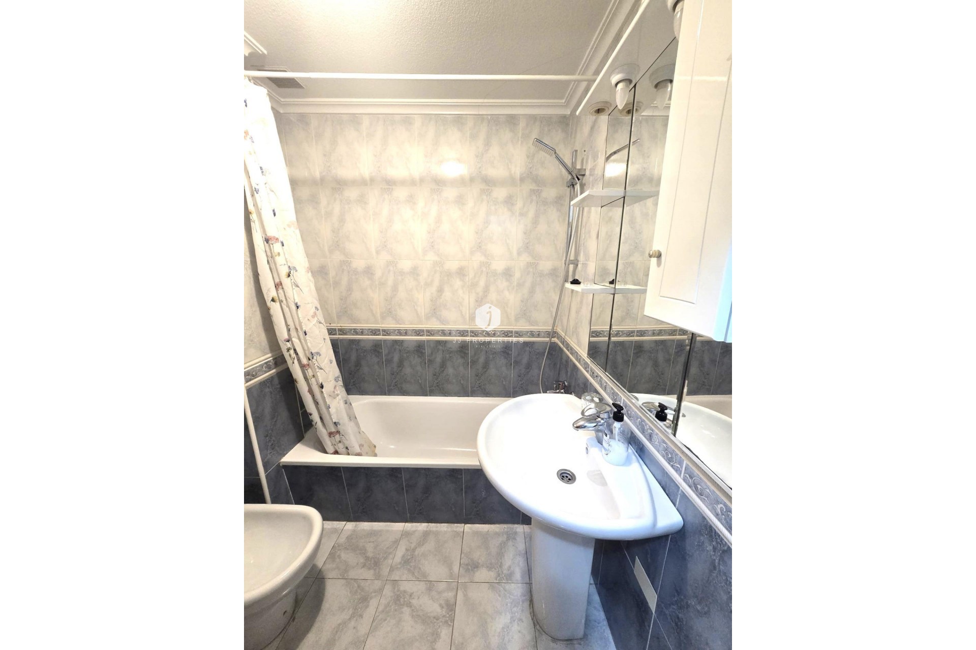 Aus zweiter Hand - Wohnung -
Torrevieja - Las Piscinas Naturales