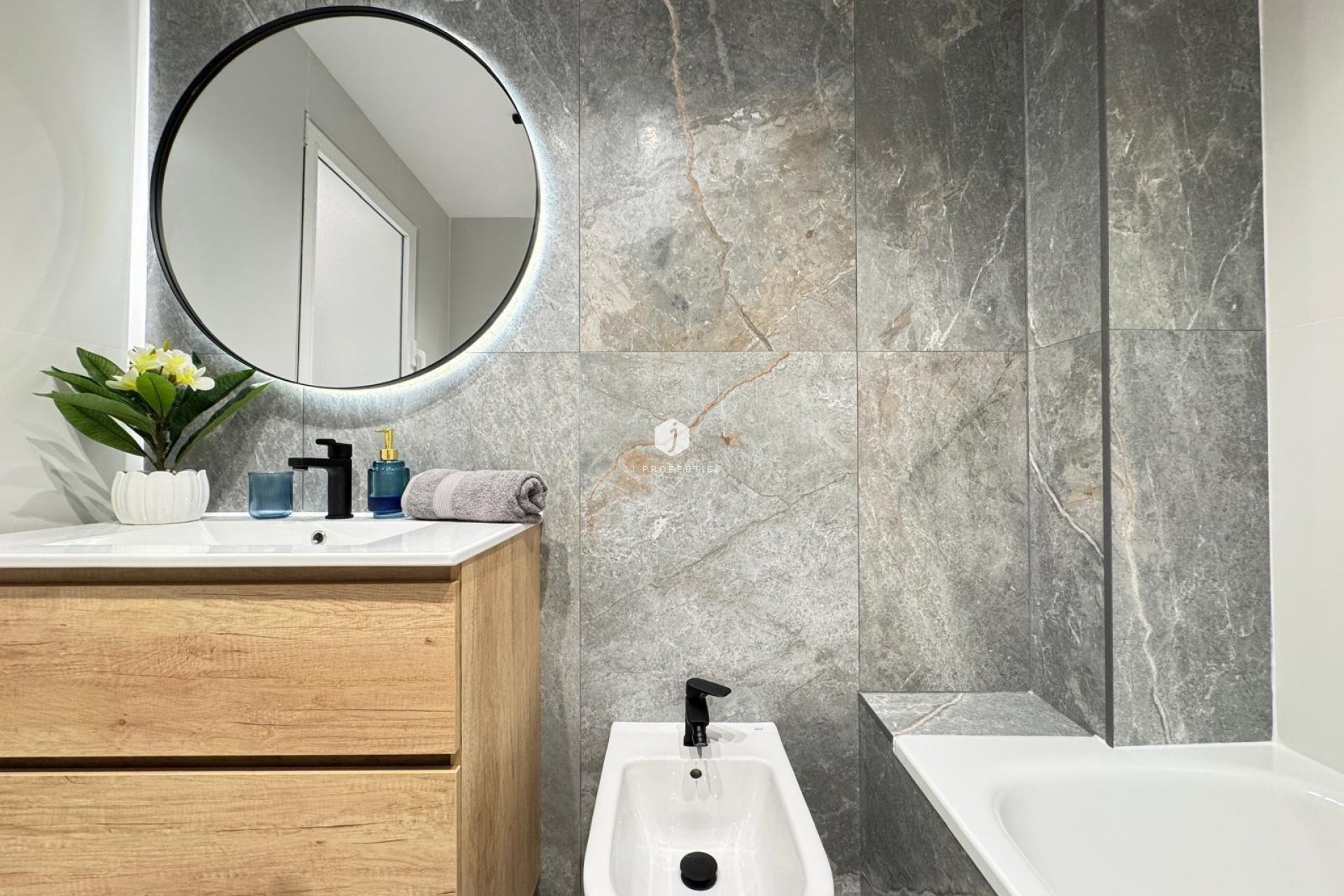 Aus zweiter Hand - Wohnung -
Torrevieja - Playa de los Locos