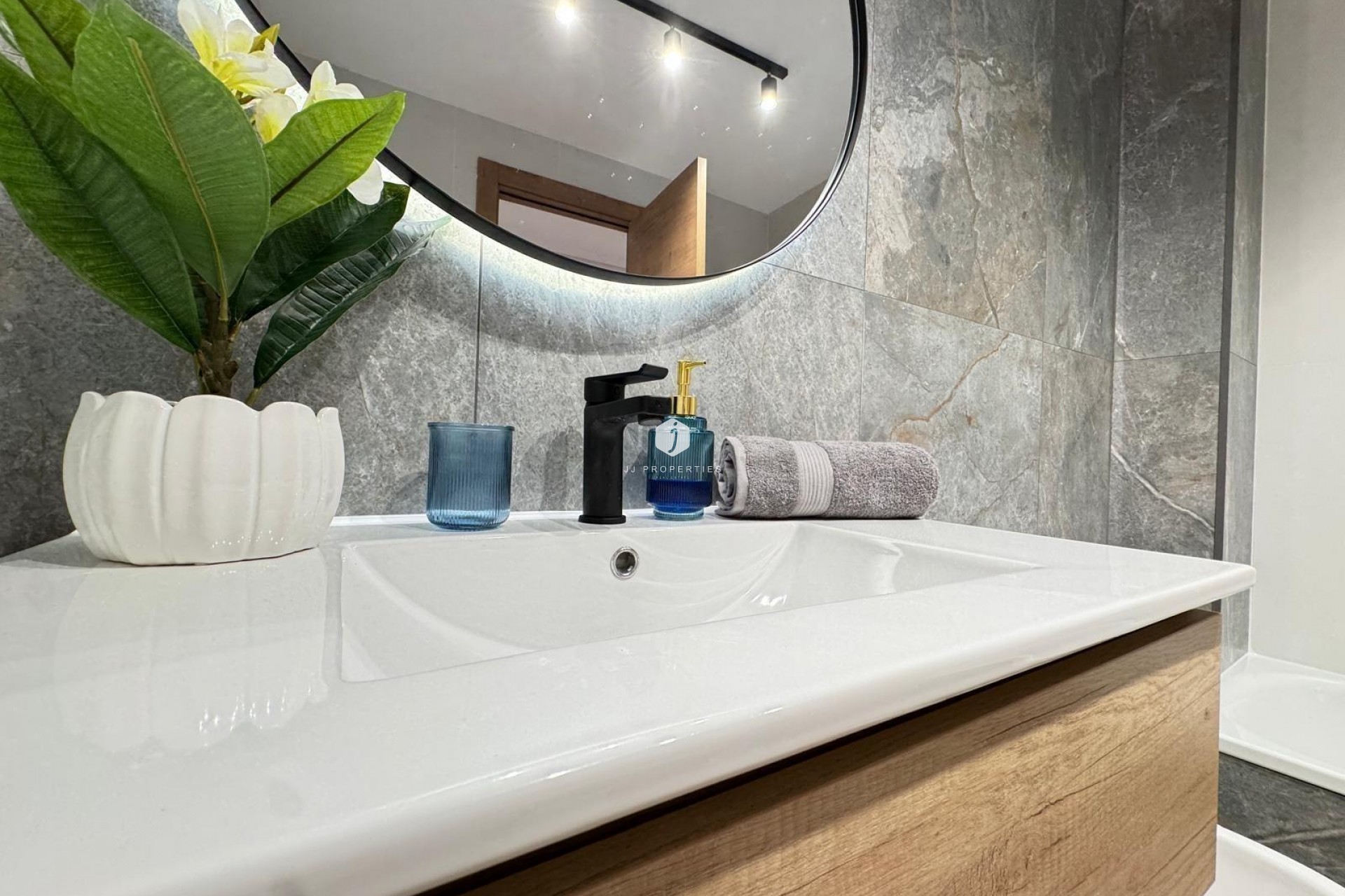 Aus zweiter Hand - Wohnung -
Torrevieja - Playa de los Locos