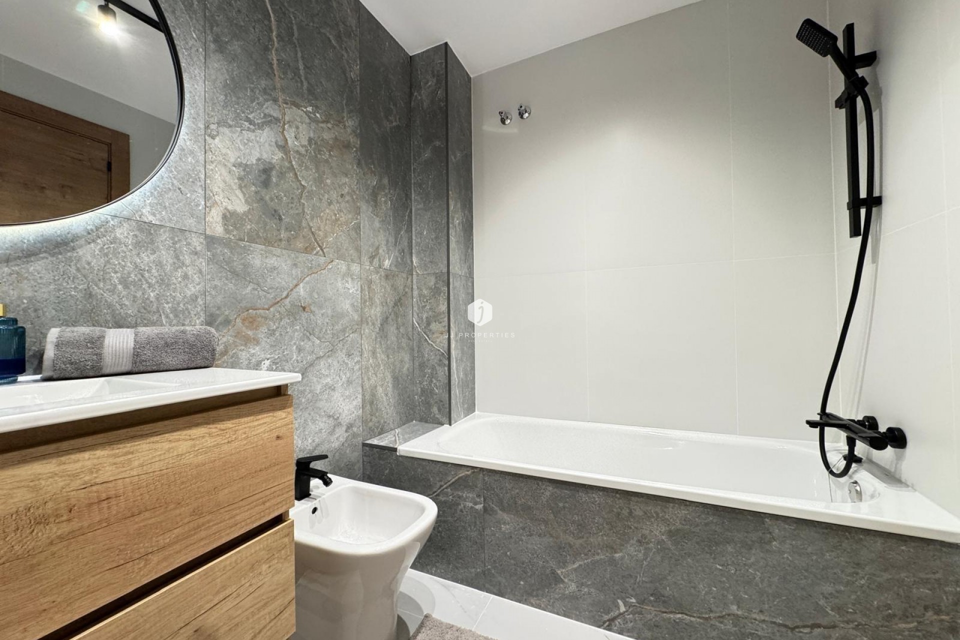 Aus zweiter Hand - Wohnung -
Torrevieja - Playa de los Locos