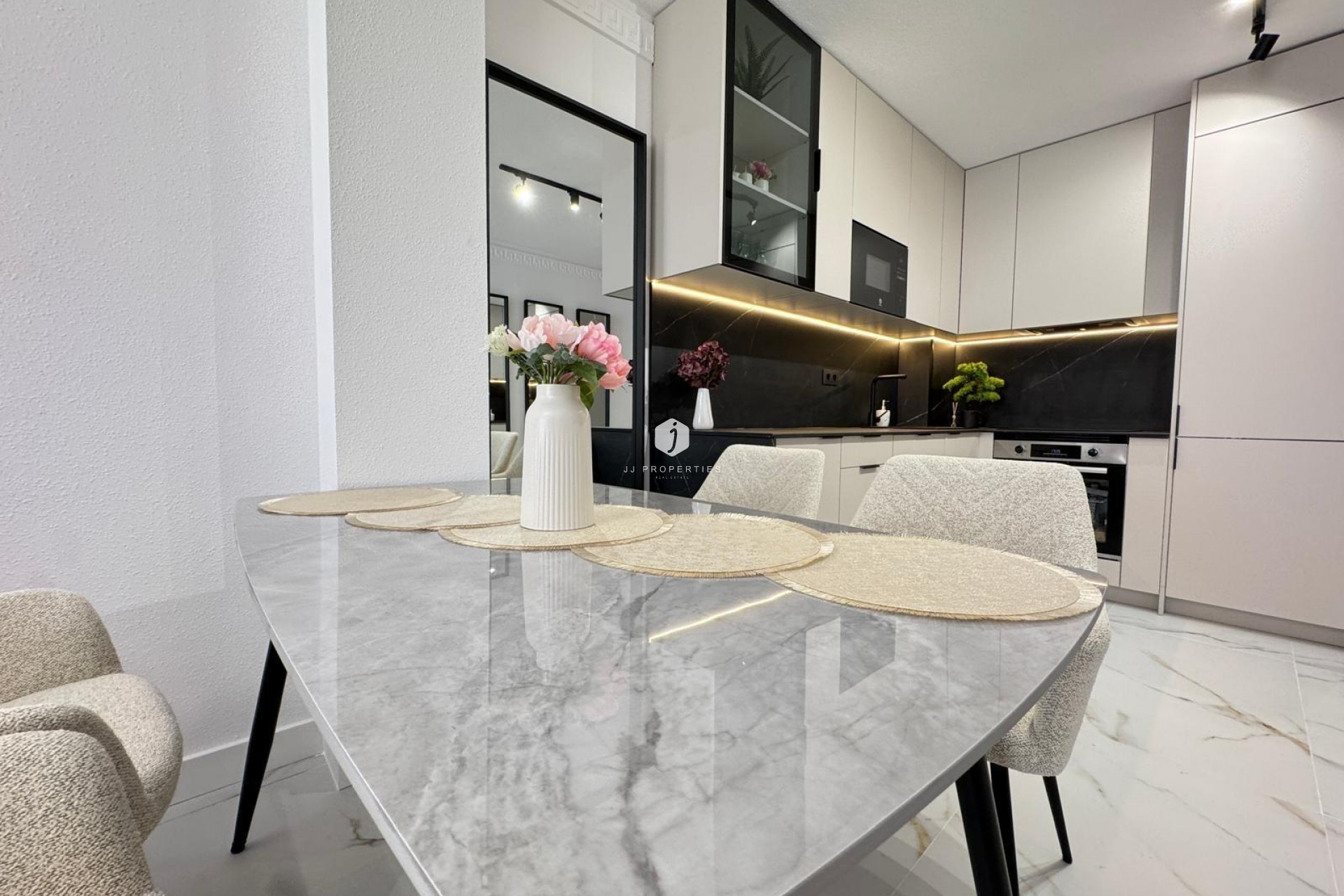 Aus zweiter Hand - Wohnung -
Torrevieja - Playa de los Locos