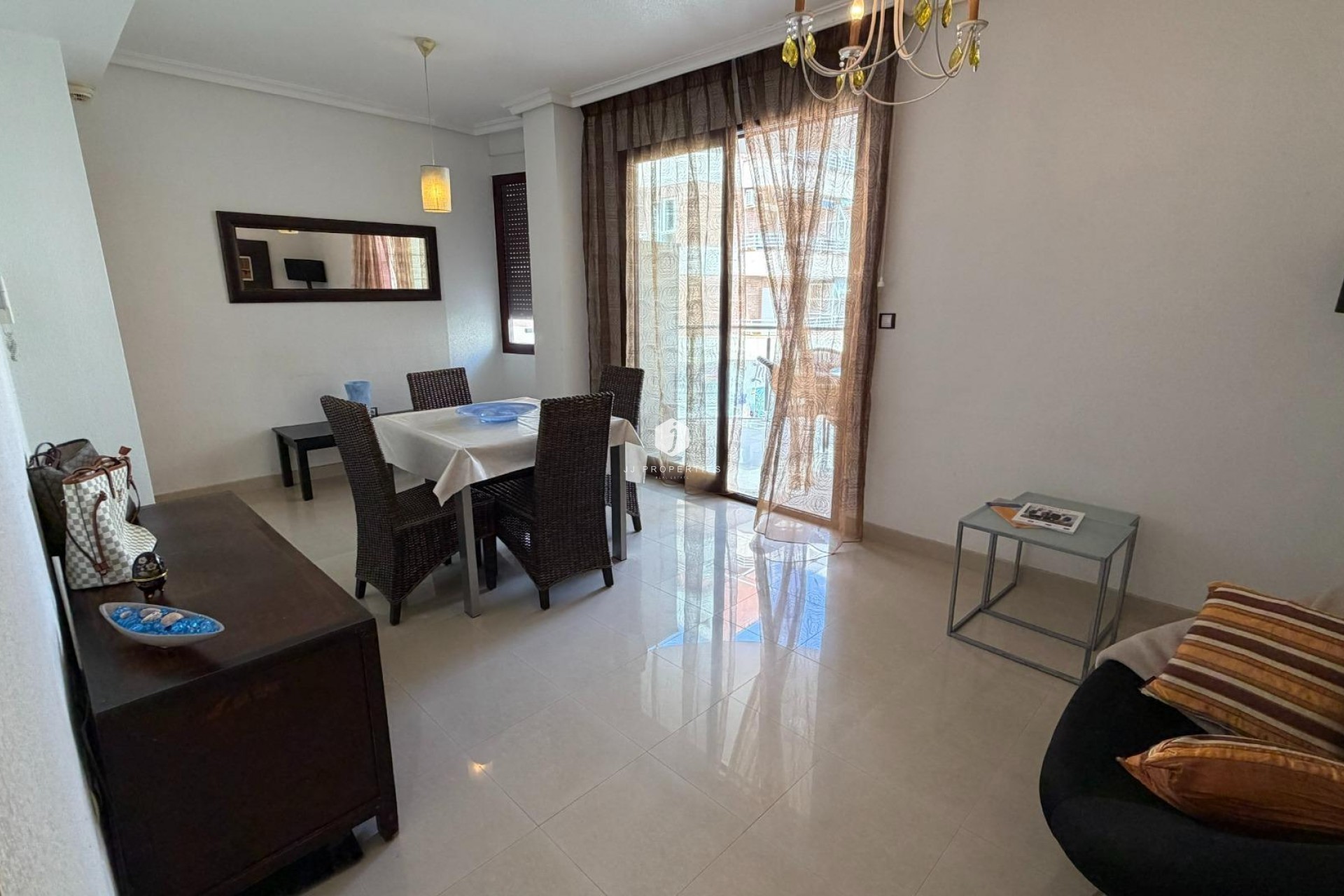 Aus zweiter Hand - Wohnung -
Torrevieja - Playa de los Locos