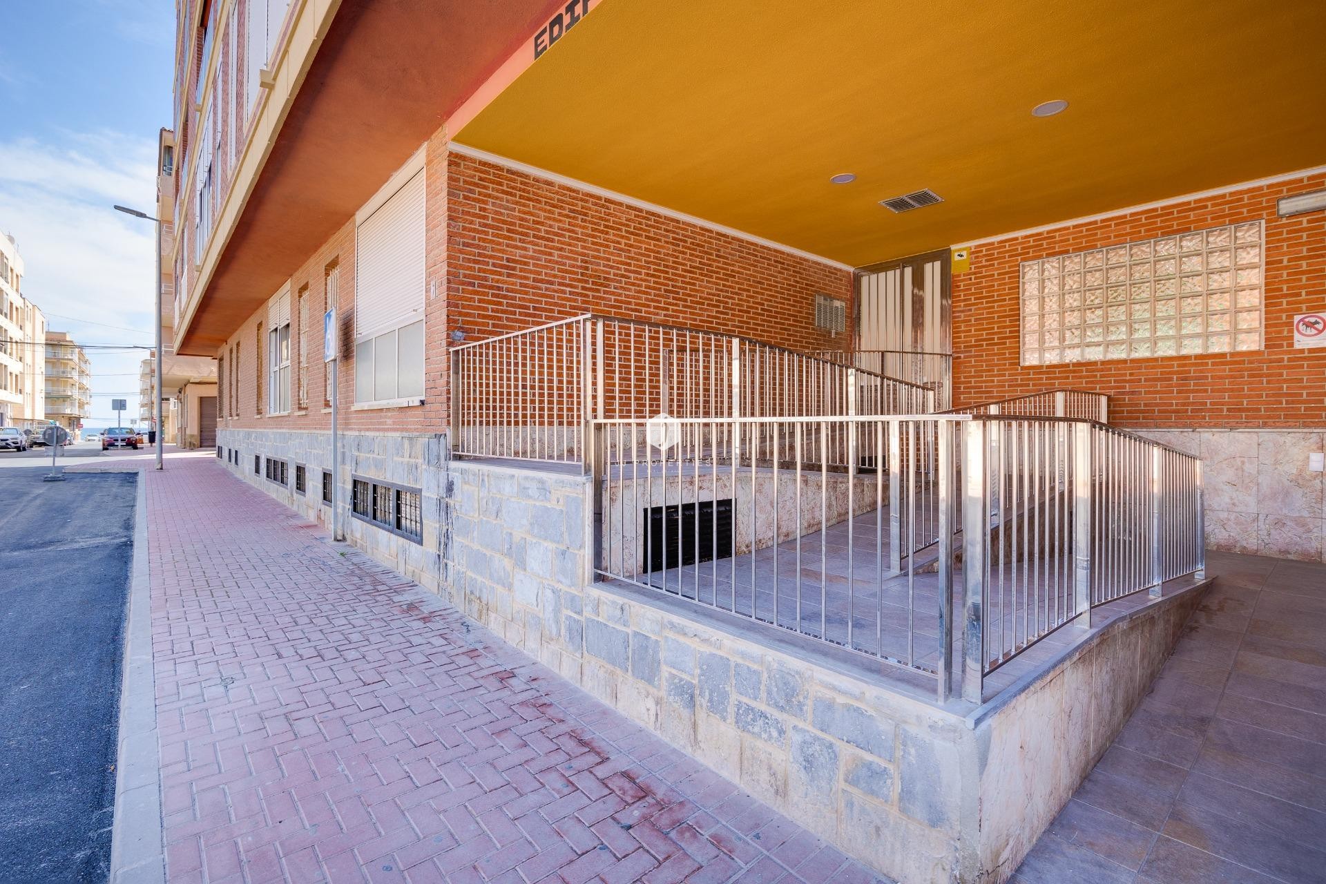 Aus zweiter Hand - Wohnung -
Torrevieja - Playa de los Naufragos