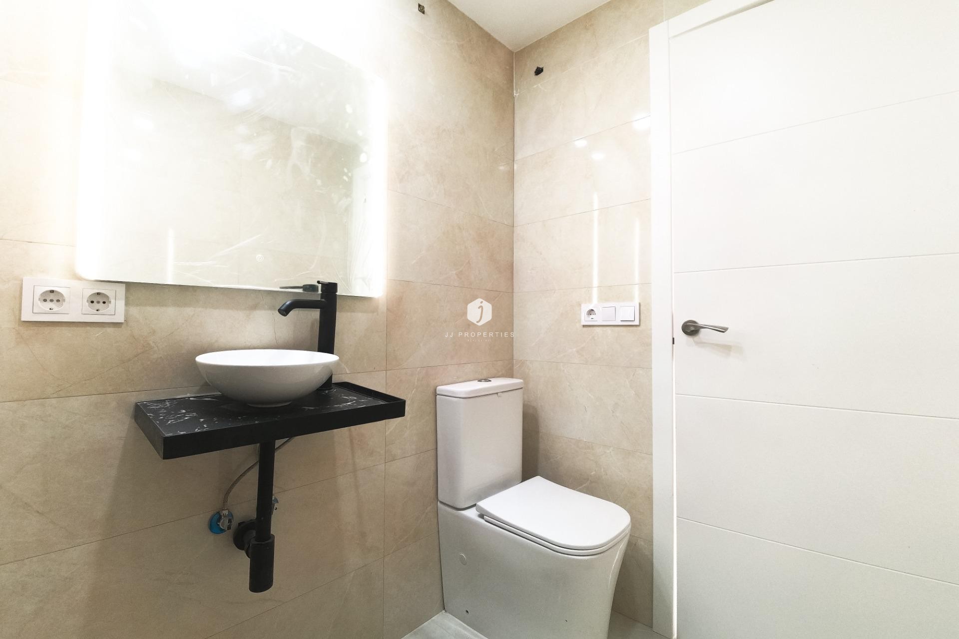 Aus zweiter Hand - Wohnung -
Torrevieja - Playa de los Naufragos