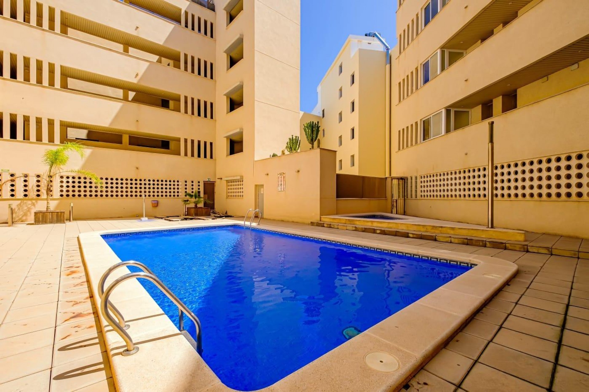 Aus zweiter Hand - Wohnung -
Torrevieja - Playa del Cura