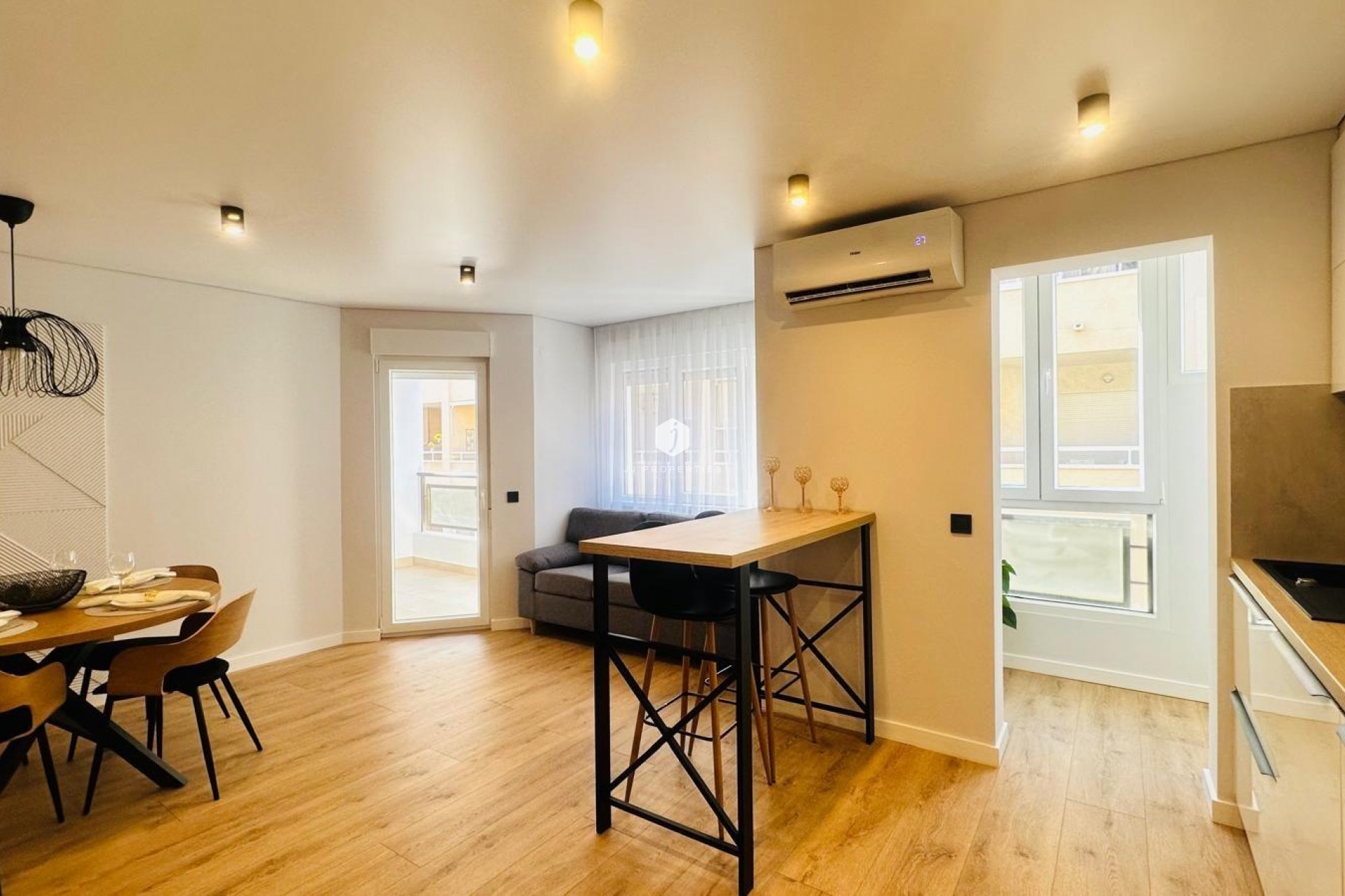 Aus zweiter Hand - Wohnung -
Torrevieja - Playa del Cura