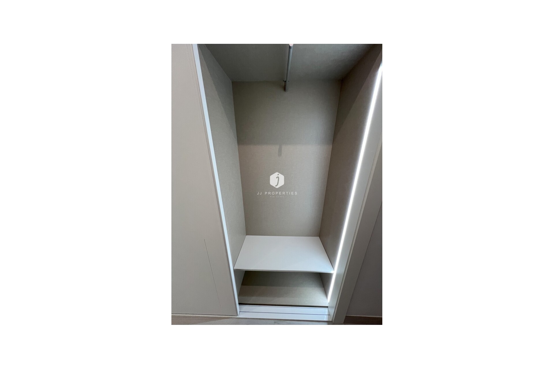 Aus zweiter Hand - Wohnung -
Torrevieja - Playa del Cura