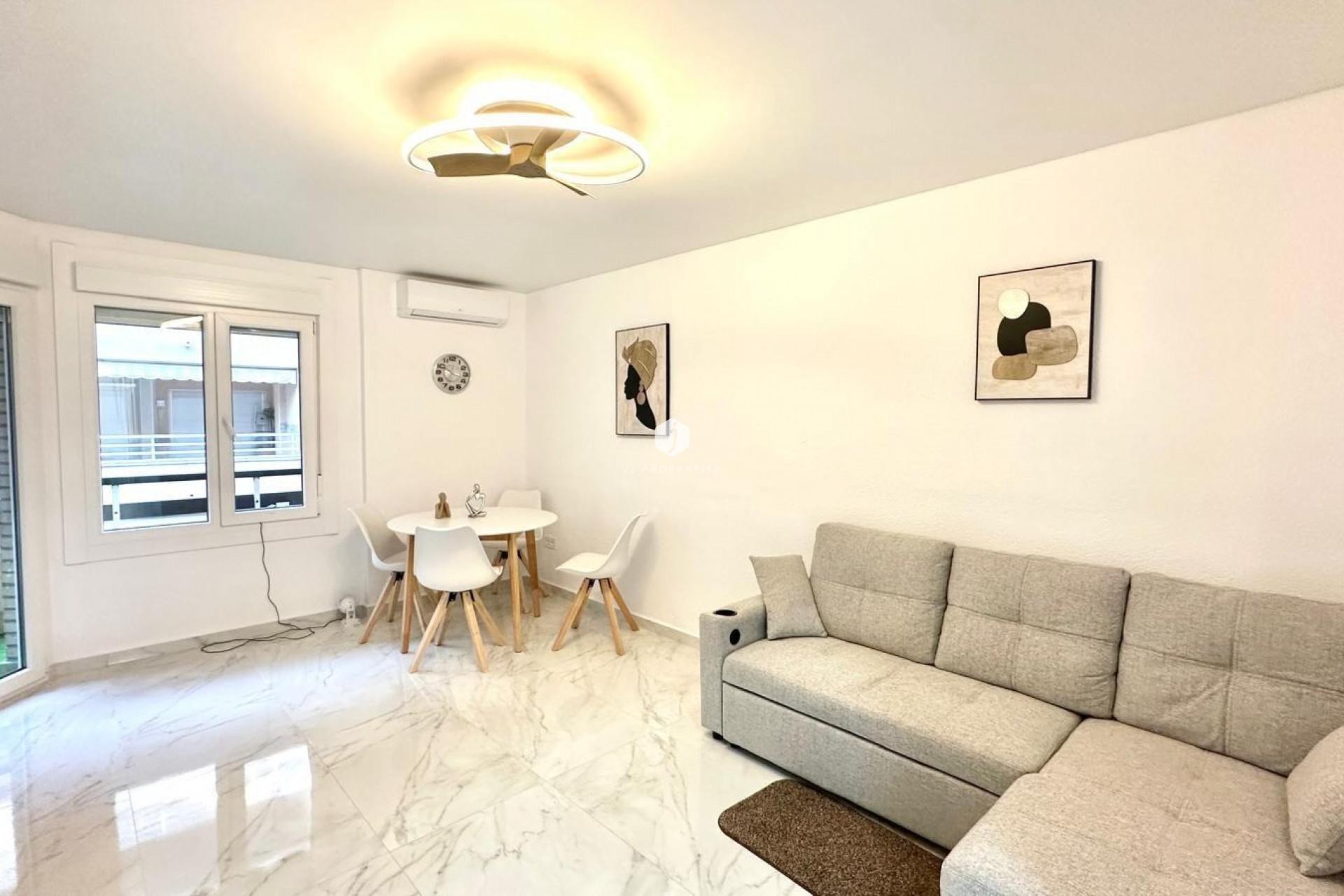 Aus zweiter Hand - Wohnung -
Torrevieja - Playa del Cura