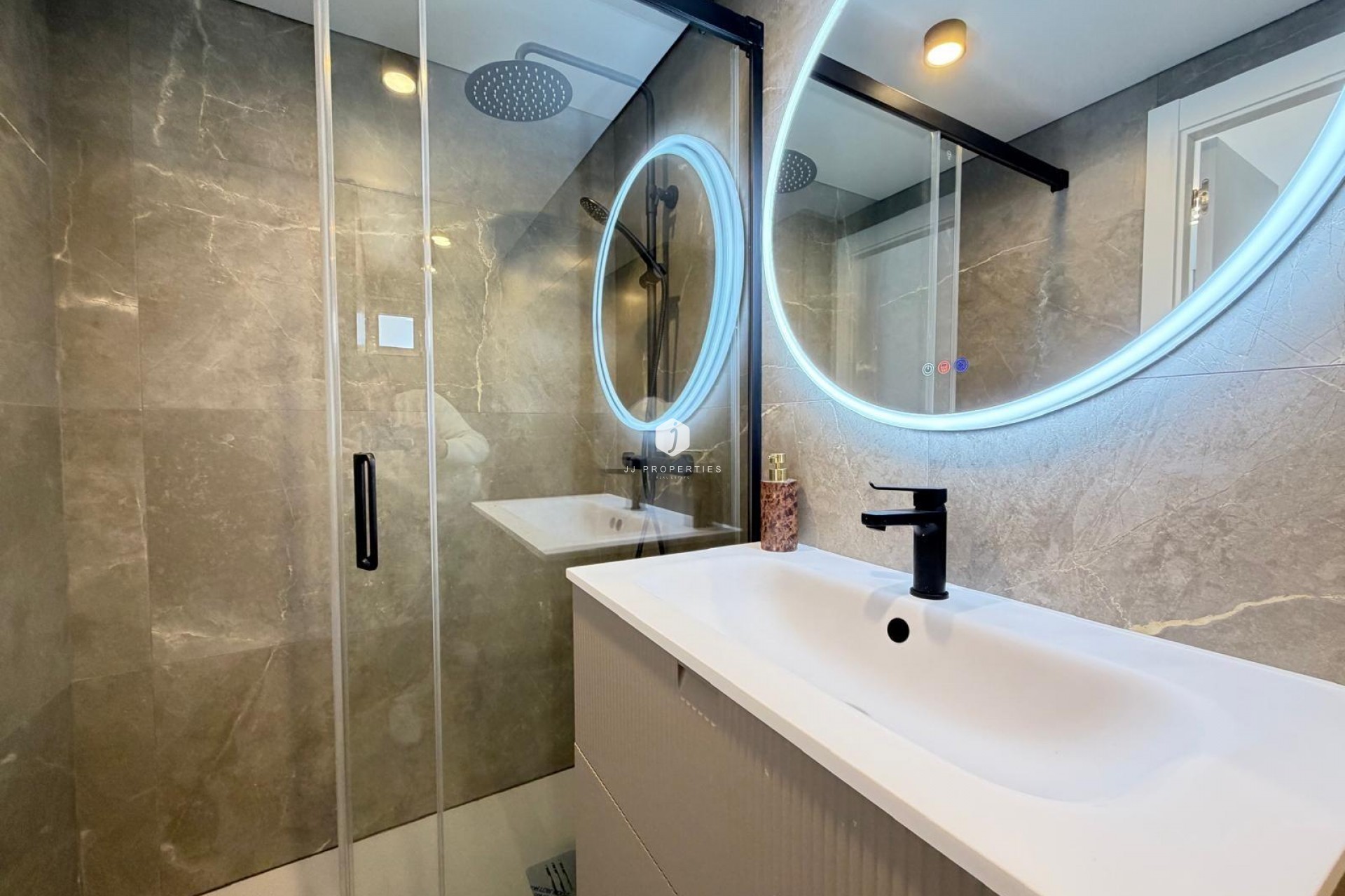 Aus zweiter Hand - Wohnung -
Torrevieja - Punta prima