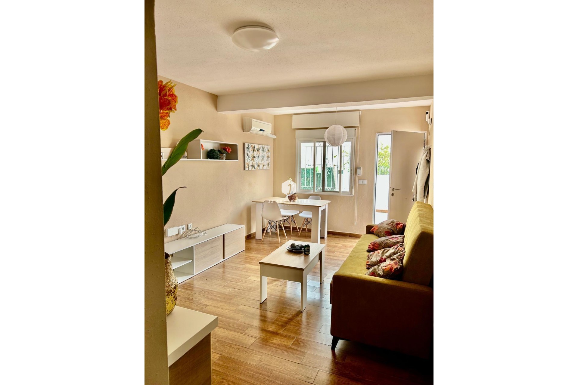 Aus zweiter Hand - Wohnung -
Torrevieja - Sector 25