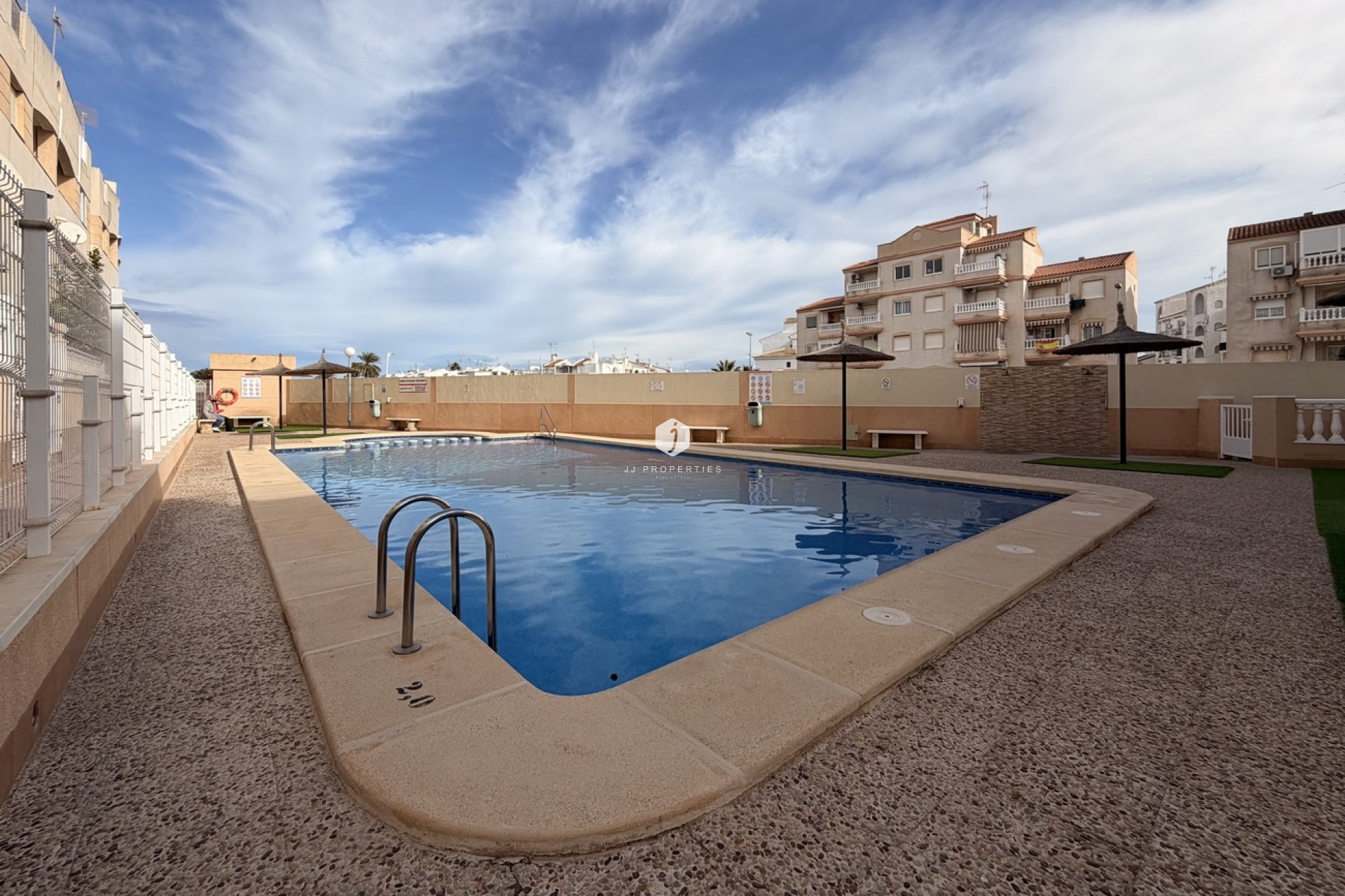 Aus zweiter Hand - Wohnung -
Torrevieja - Urb. Calas Blancas III