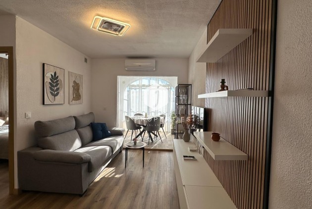 Bungalow - Segunda mano -
            Torrevieja - C-24187