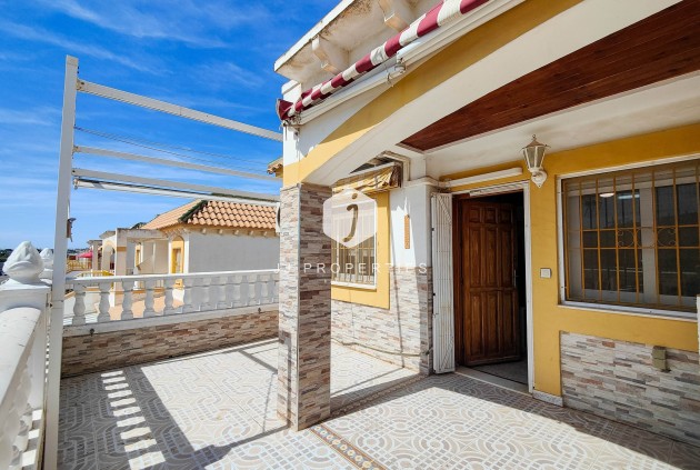 Bungalow - Tweedehands -
            Torrevieja - C-74728