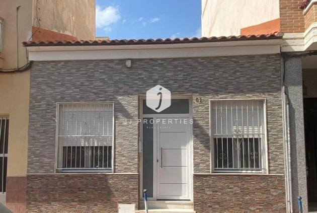 Chalet - D'occasion -
            Torrevieja - C-68147