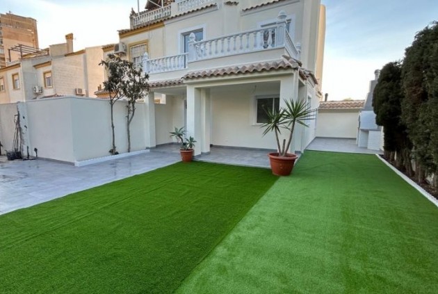 Chalet - D'occasion - Torrevieja -
                Costa Blanca