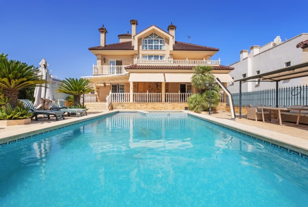 Chalet - D'occasion - Torrevieja -
                Costa Blanca