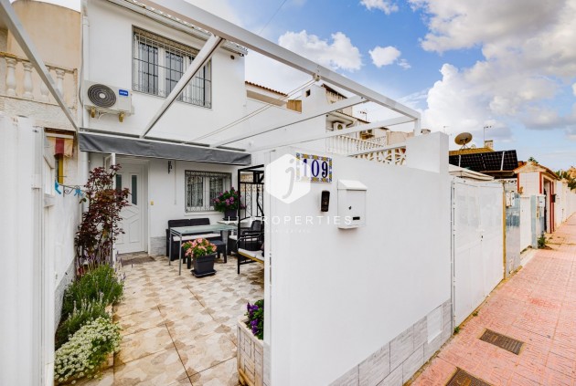 Chalet - D'occasion - Torrevieja -
                Costa Blanca