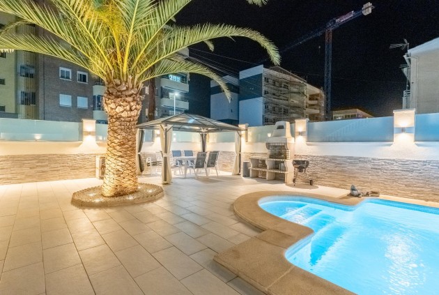 Chalet - D'occasion - Torrevieja -
                Punta prima