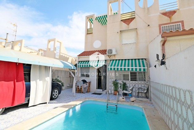 Chalet - D'occasion - Torrevieja -
                Torretas
