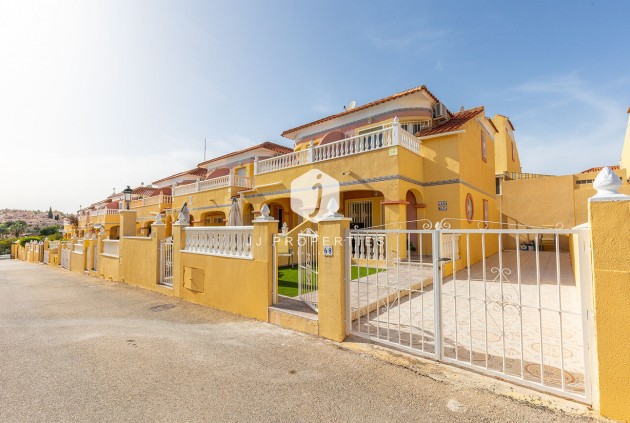 Chalet - Resale -
            Orihuela Costa - C-24133