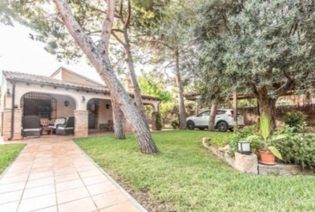 Chalet - Resale - Orihuela Costa -
                Punta Prima