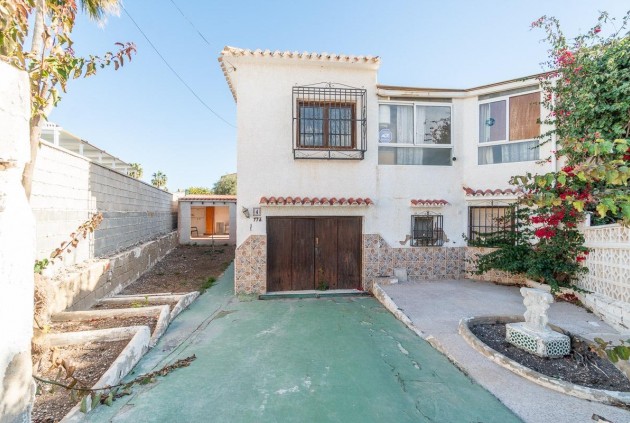 Chalet - Resale - Orihuela Costa -
                Punta Prima