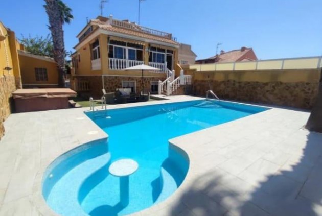 Chalet - Resale - Torrevieja -
                aguas nuevas