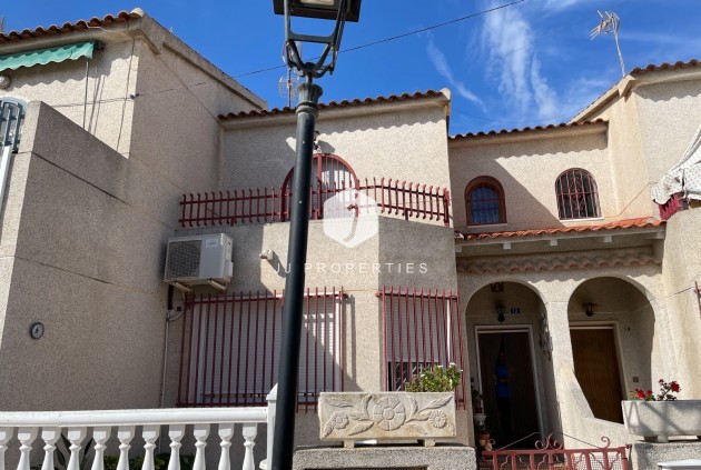 Chalet - Segunda mano -
            Jacarilla - C-46017