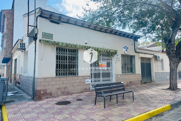 Chalet - Segunda mano - Jacarilla -
                Inland