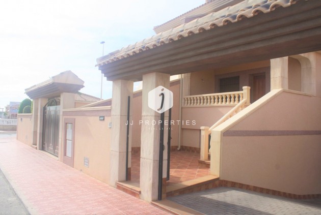 Chalet - Segunda mano - Los Altos -
                Costa Blanca
