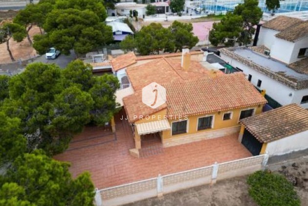 Chalet - Segunda mano - Orihuela Costa -
                Punta Prima