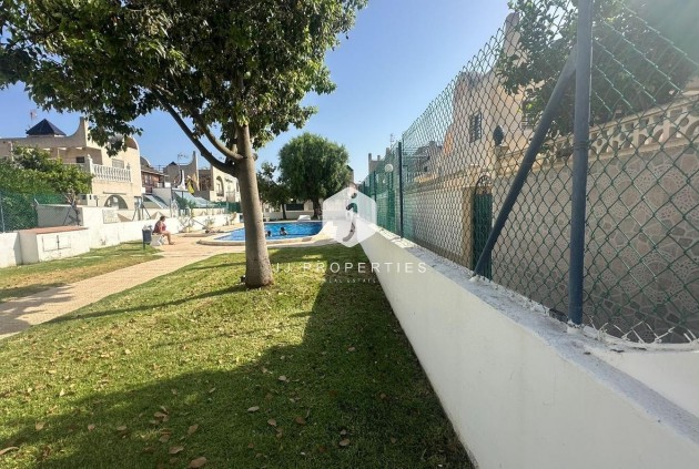 Chalet - Segunda mano -
            Torrevieja - C-22147