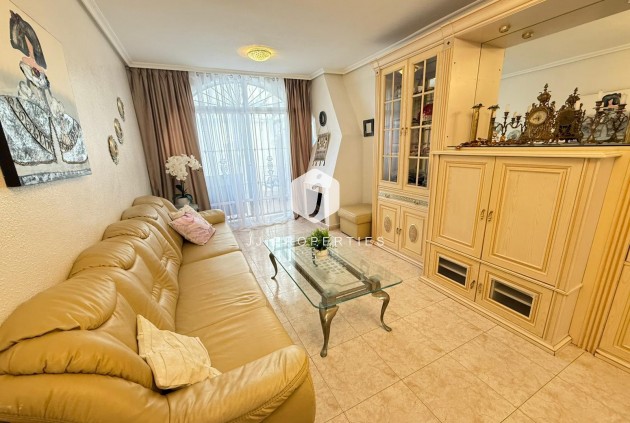 Chalet - Segunda mano - Torrevieja -
                Calas blanca