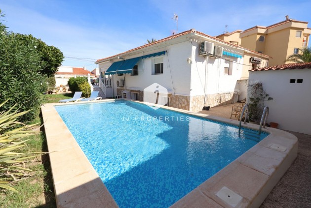 Chalet - Segunda mano - Torrevieja -
                Costa Blanca