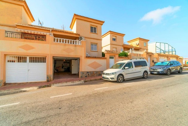 Chalet - Segunda mano - Torrevieja -
                Los altos