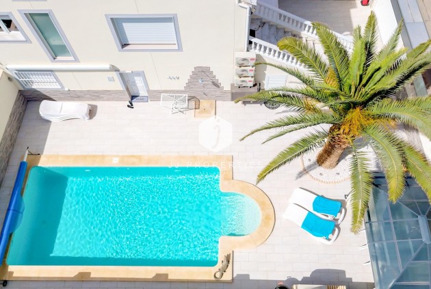 Chalet - Segunda mano - Torrevieja -
                Punta prima